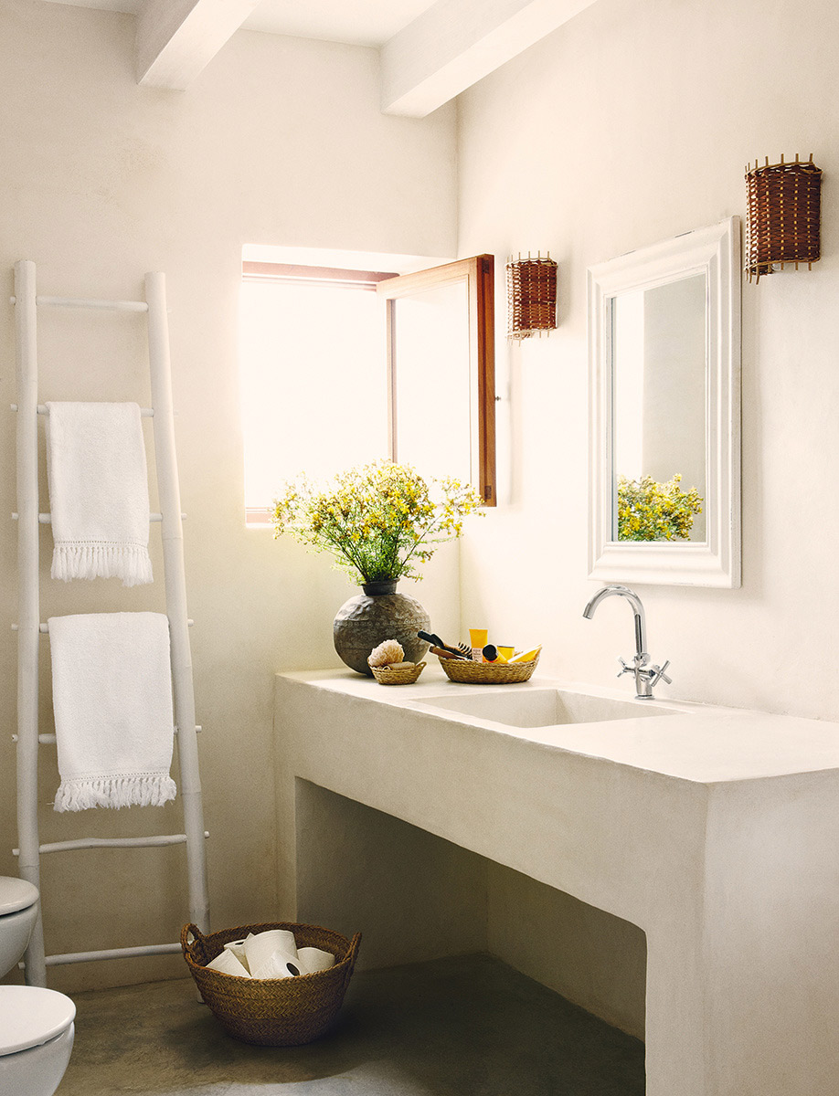 This home has primitive forms, design and matches and incorporates within panorama. This house is so simple, but has everything for a perfect summer house. A house where time stops | Authentic Interior Blog | Interior Design | Raw Design | Slow living | Spain | Balearic Islands Homes