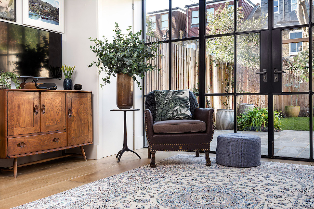 Authentic Interior Blog www.AuthenticInterior.com - Interview With Lilla Rugs: From Side-Hustle To Full-Time Entrepreneur. Oriental rugs in interior, Persian rugs, bohemian rugs, vintage rugs, antique rugs