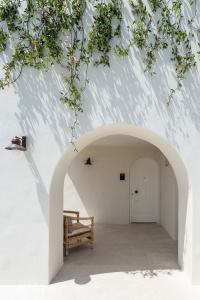 ISTORIA Boutique Hotel In Santorini - When Holistic Approach Tells A Story - WWW.AUTHENTICINTERIOR.COM design studio & blog Boutique Hotel | Interior design | Interior decor | Hotels in Santorini | Holistic Approach | Interior decoration | Interior styling