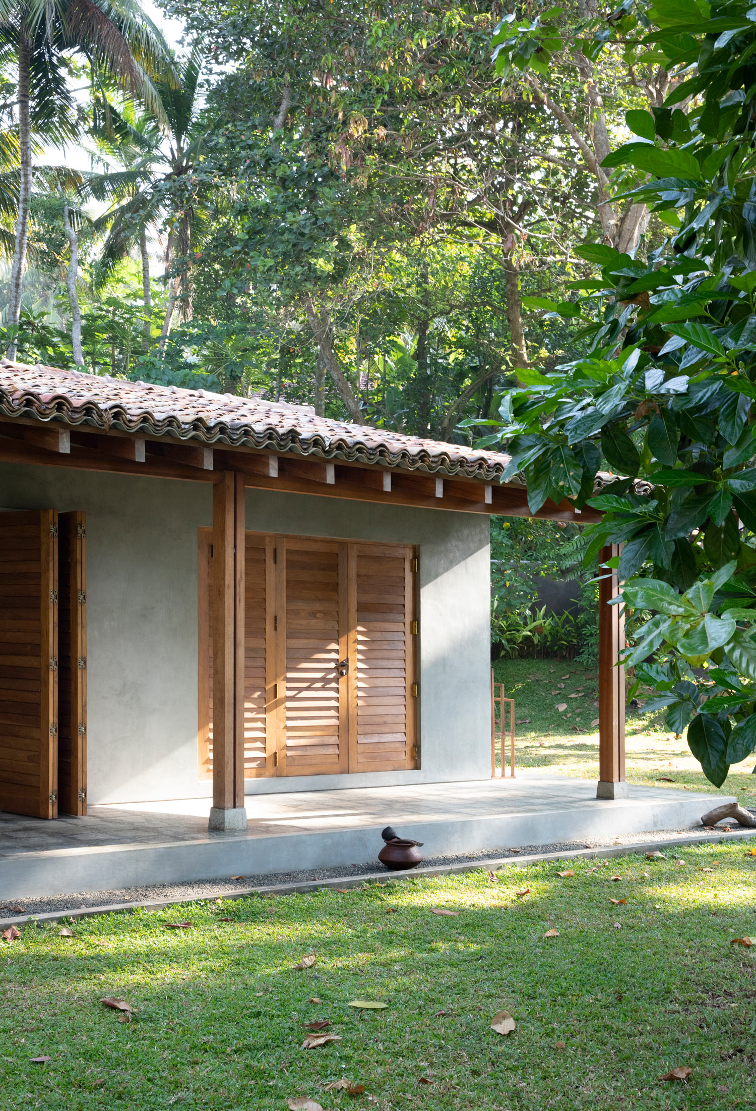 Enjoy Raw Luxury Design And Slow Holidays In This Airbnb In Sri Lanka - Concrete, teak wood, terrazzo materials - www.AUTHENTICINTERIOR.COM design studio & blog