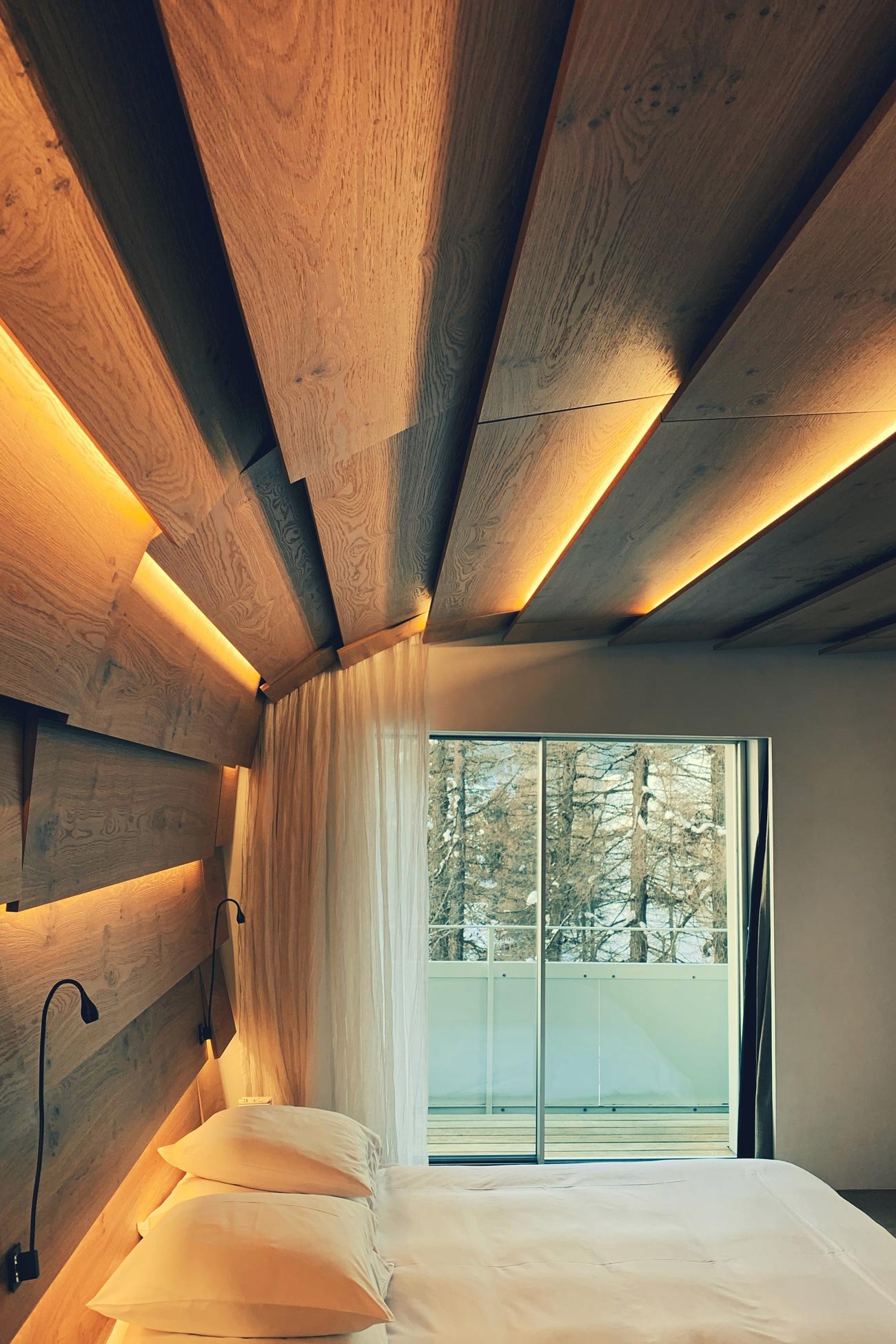 8 Fundamental Interior Design Tips For Creating A 5-Star Hotel Bedroom ...